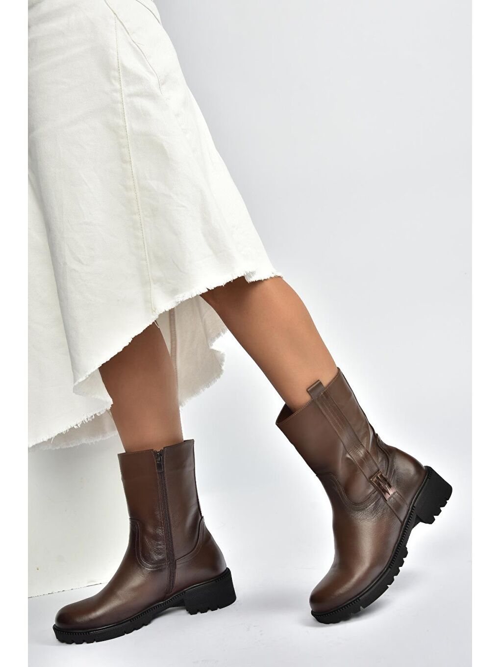 Kahverengi Kadın Bot V654070603