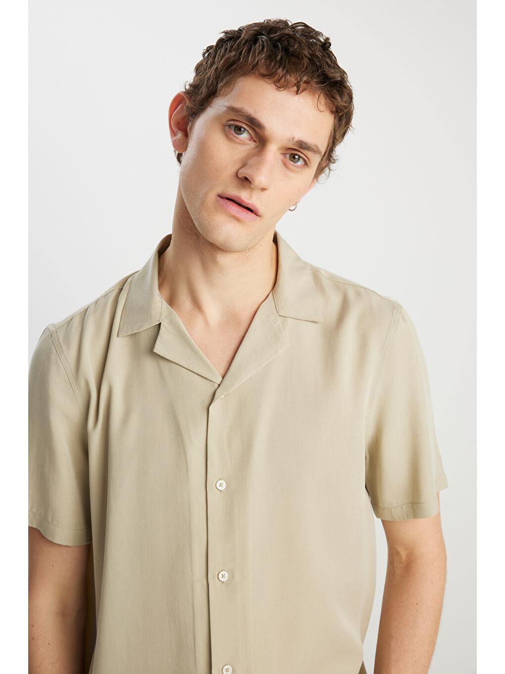 Relaxed Fit Geniş Kesim Yumuşak Dokulu Bej Gömlek-3