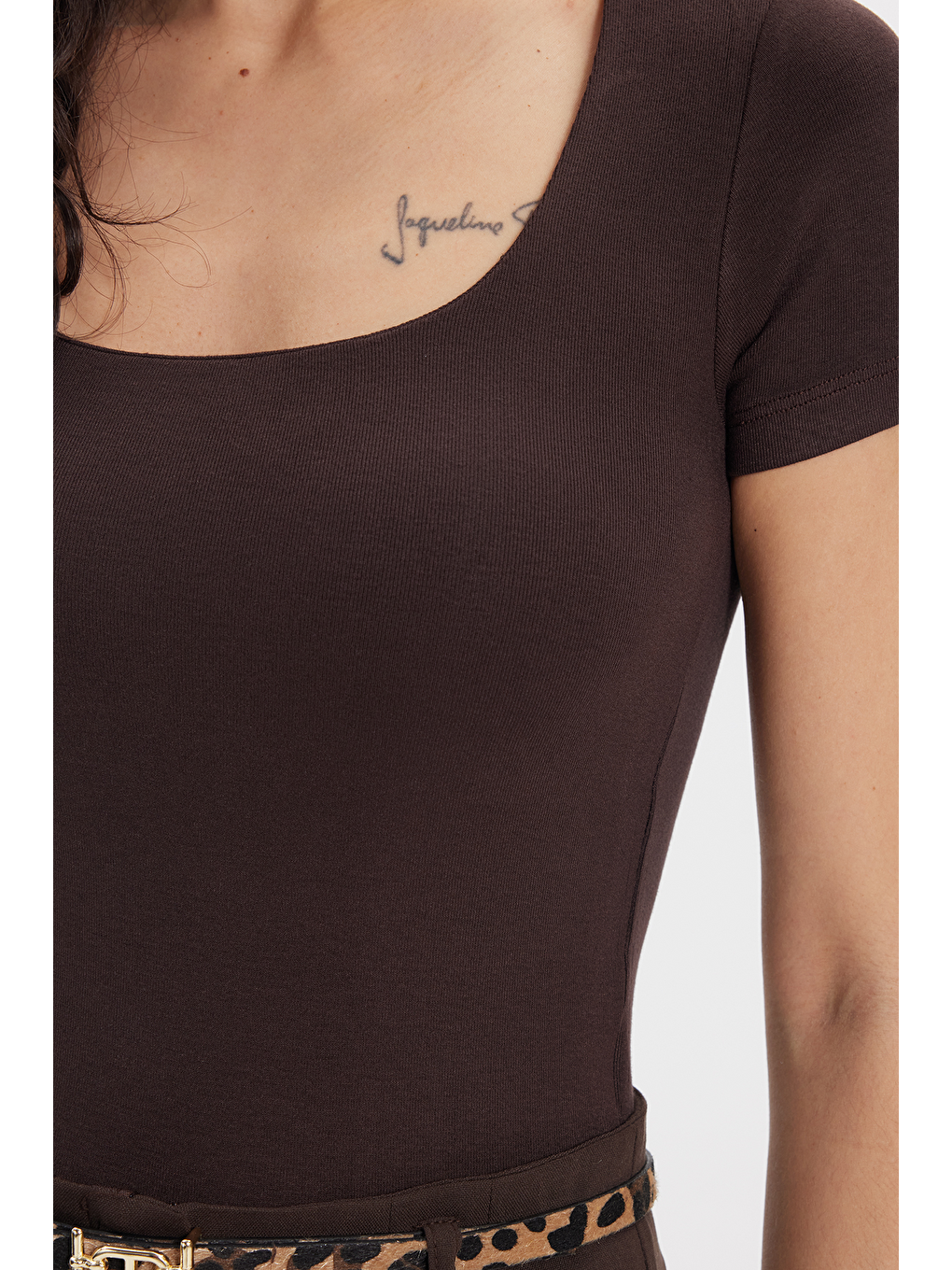 Kadın Slim Fit Dar Kesim Pamuklu Kare Yaka Kısa Kollu Kahverengi Tişört-3