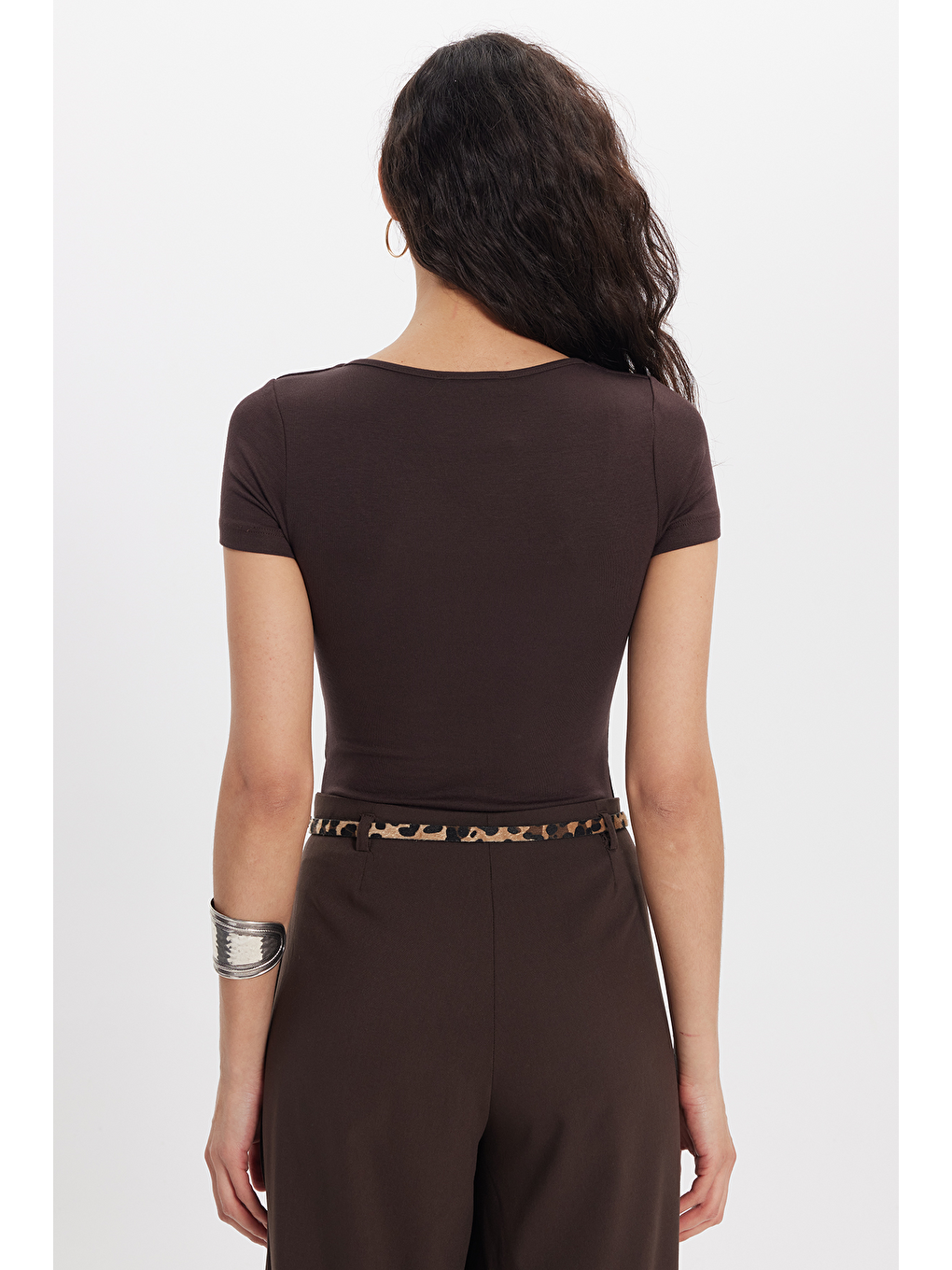 Kadın Slim Fit Dar Kesim Pamuklu Kare Yaka Kısa Kollu Kahverengi Tişört-5