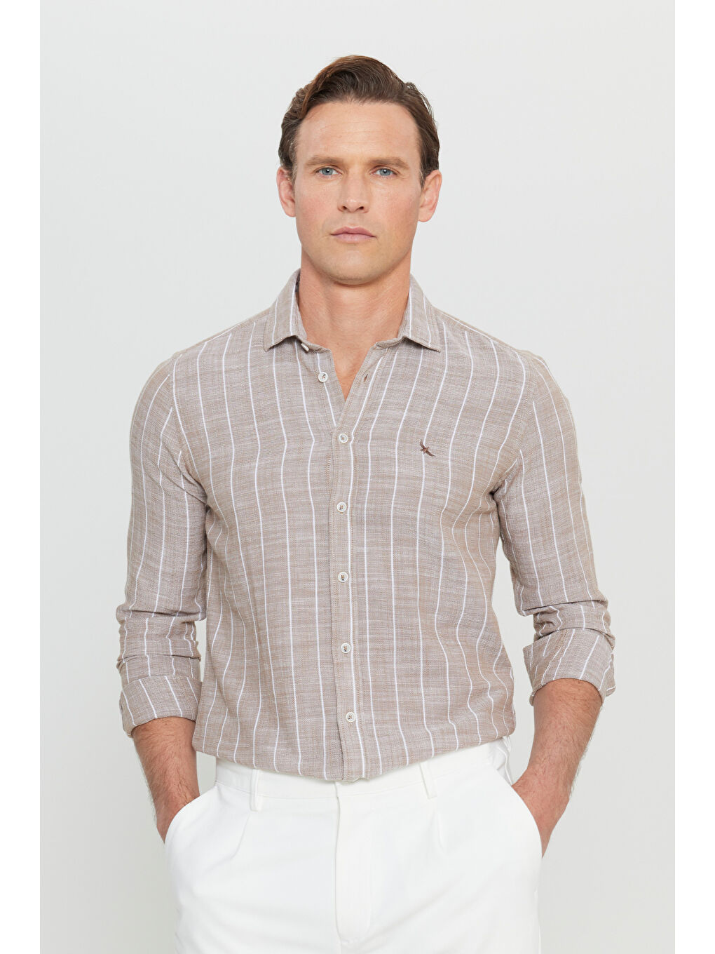 Bej Erkek Vizon-Beyaz %100 Pamuk Oxford Slim Fit Dar Kesim Klaisk Yaka Çizgili Gömlek