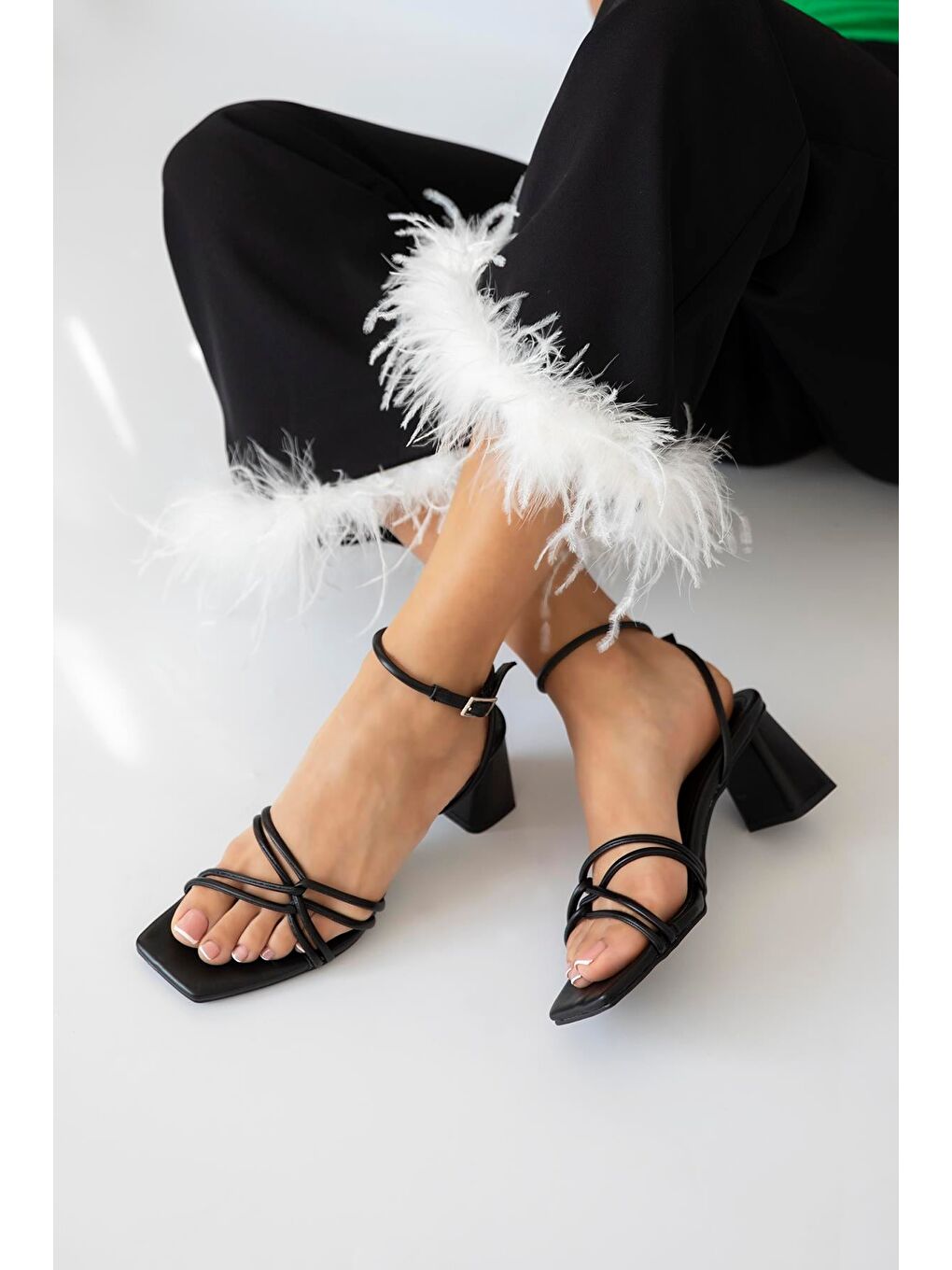 Onika Kadın Topuklu Deri Sandalet Siyah