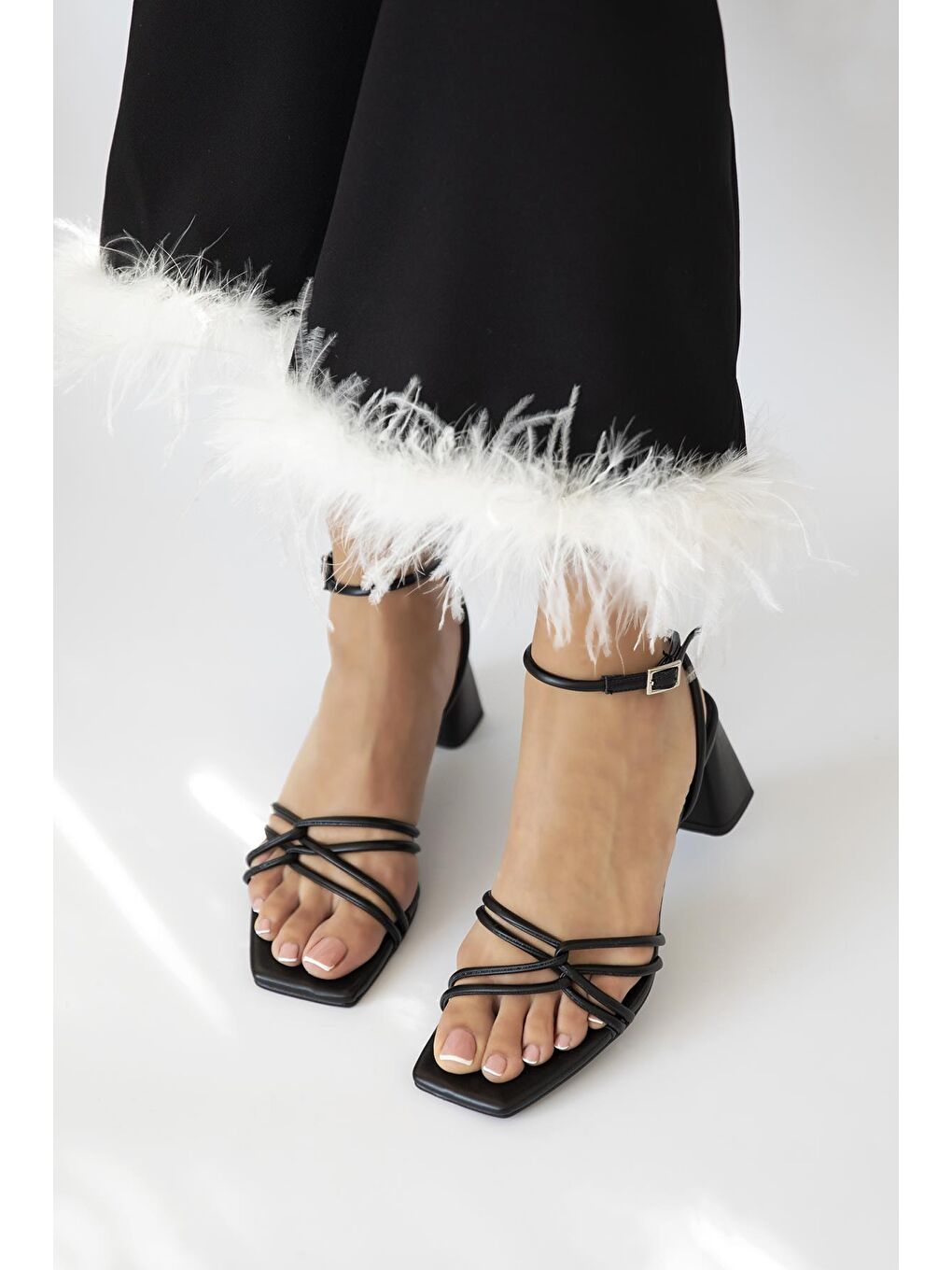 Onika Kadın Topuklu Deri Sandalet Siyah-2