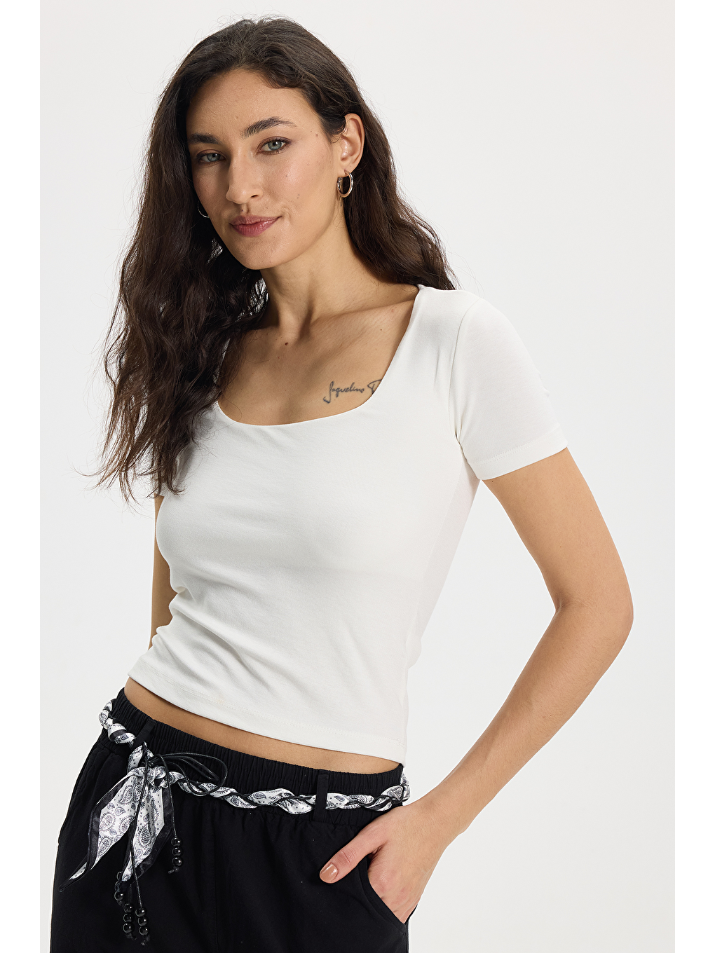 Kadın Slim Fit Dar Kesim Pamuklu Kare Yaka Kısa Kollu Beyaz Tişört-2