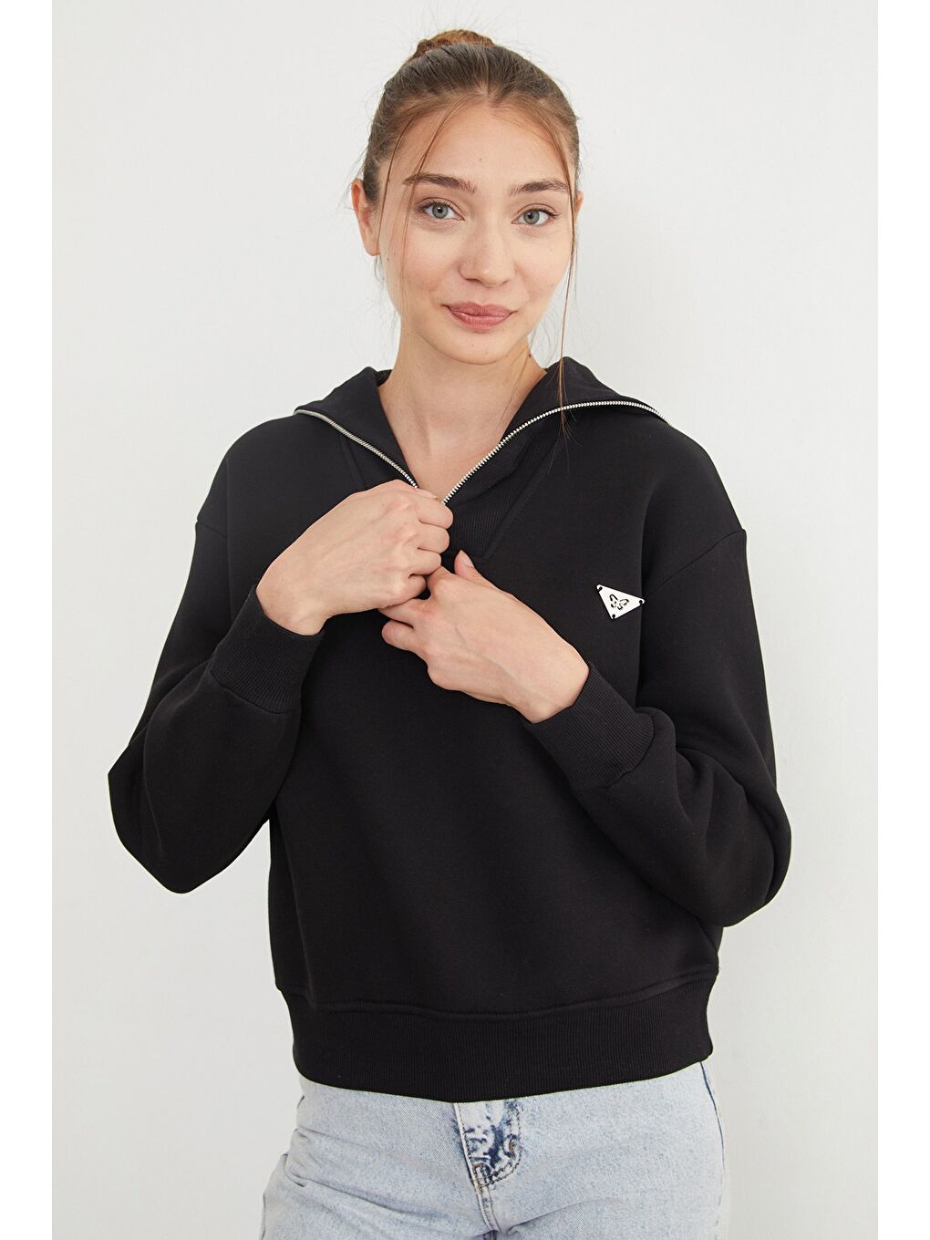 Siyah 3 İplik Üçgen Metal Armalı Sweatshirt-3