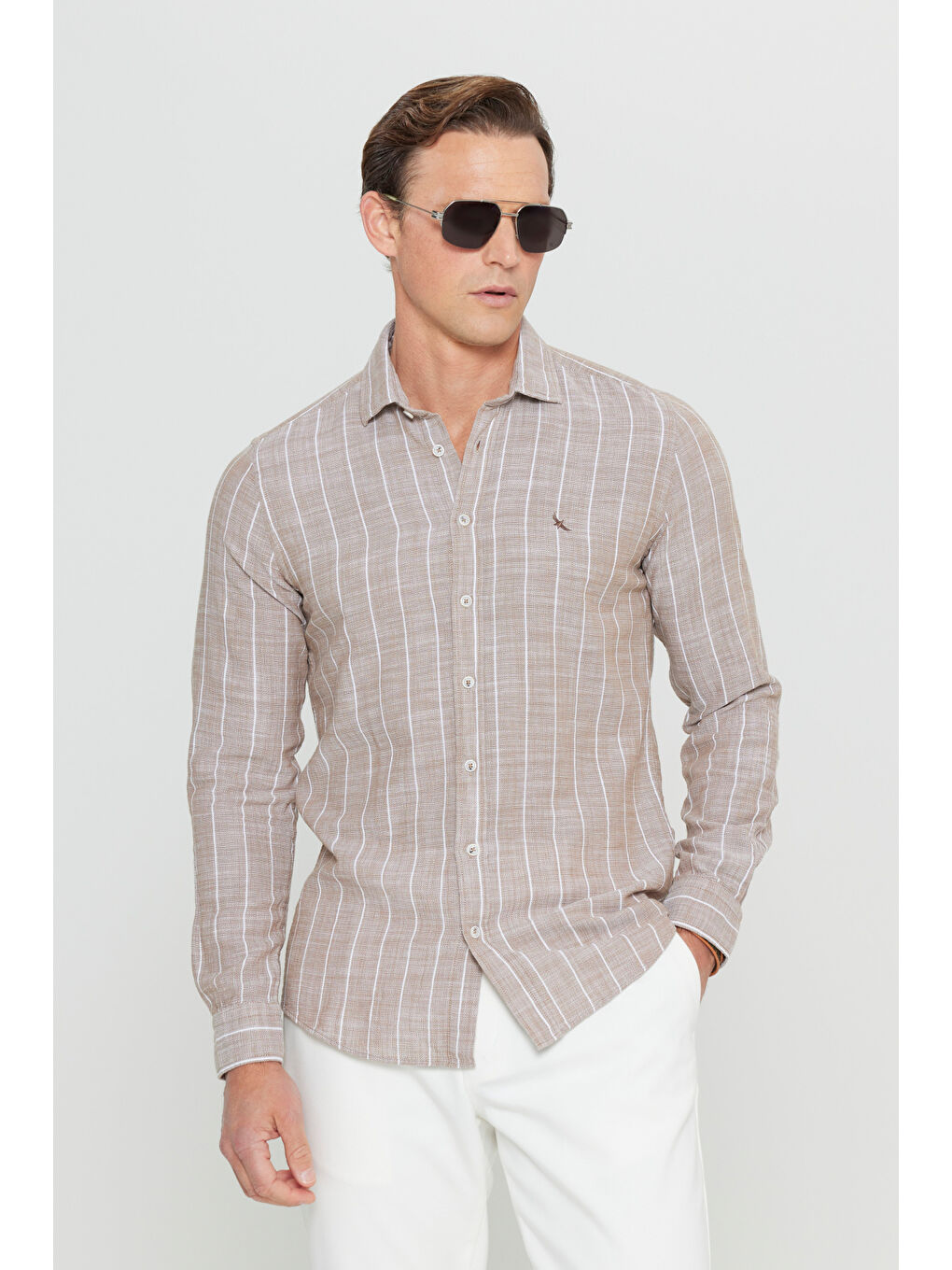 Bej Erkek Vizon-Beyaz %100 Pamuk Oxford Slim Fit Dar Kesim Klaisk Yaka Çizgili Gömlek-3