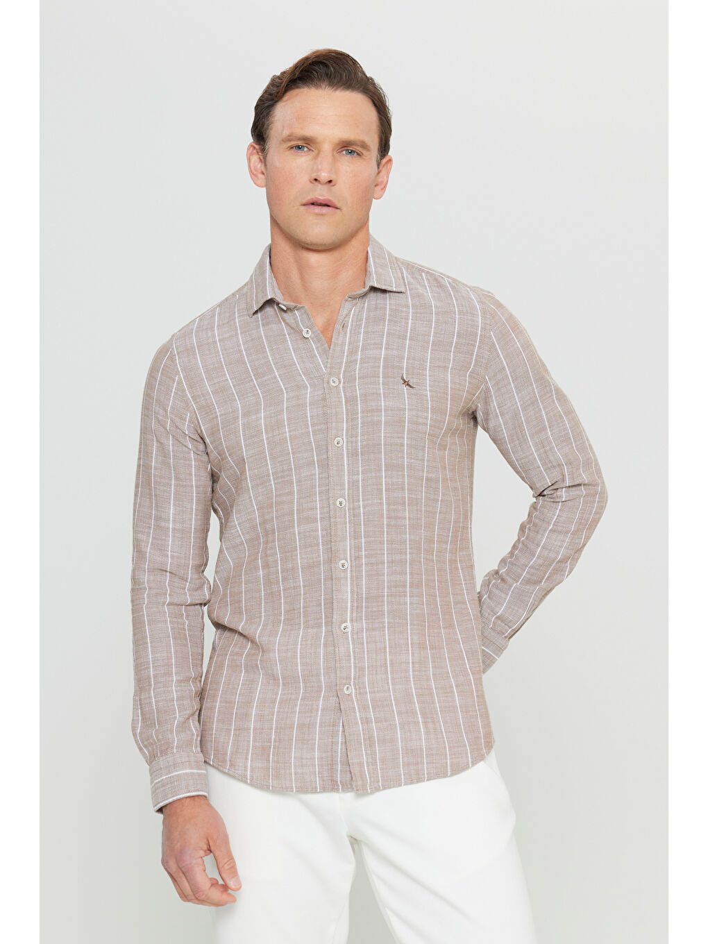 Bej Erkek Vizon-Beyaz %100 Pamuk Oxford Slim Fit Dar Kesim Klaisk Yaka Çizgili Gömlek-4