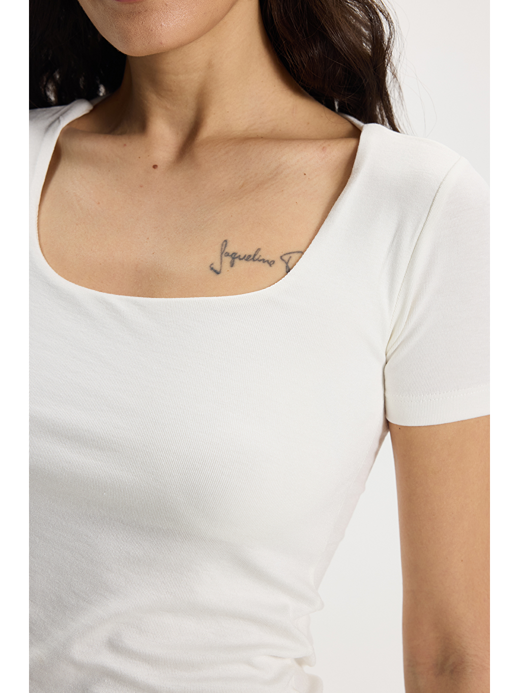 Kadın Slim Fit Dar Kesim Pamuklu Kare Yaka Kısa Kollu Beyaz Tişört-4