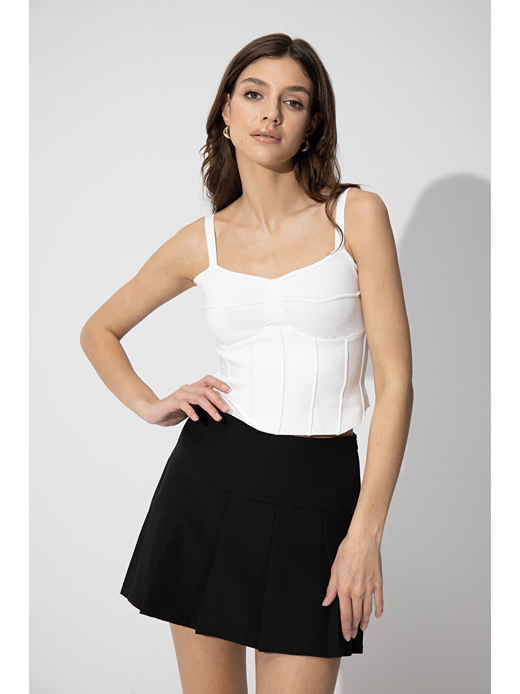 Beyaz Askılı Triko Korse