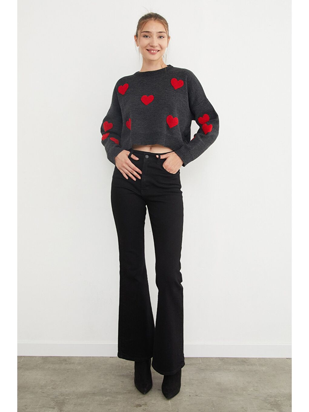 Antrasit Kalp Nakışlı Crop Triko Kazak-2