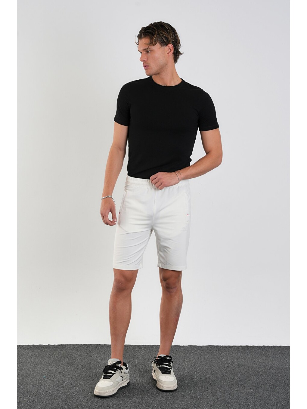 Ekru Erkek Regular Fit Fermuar Cepli Pamuklu Şort-4