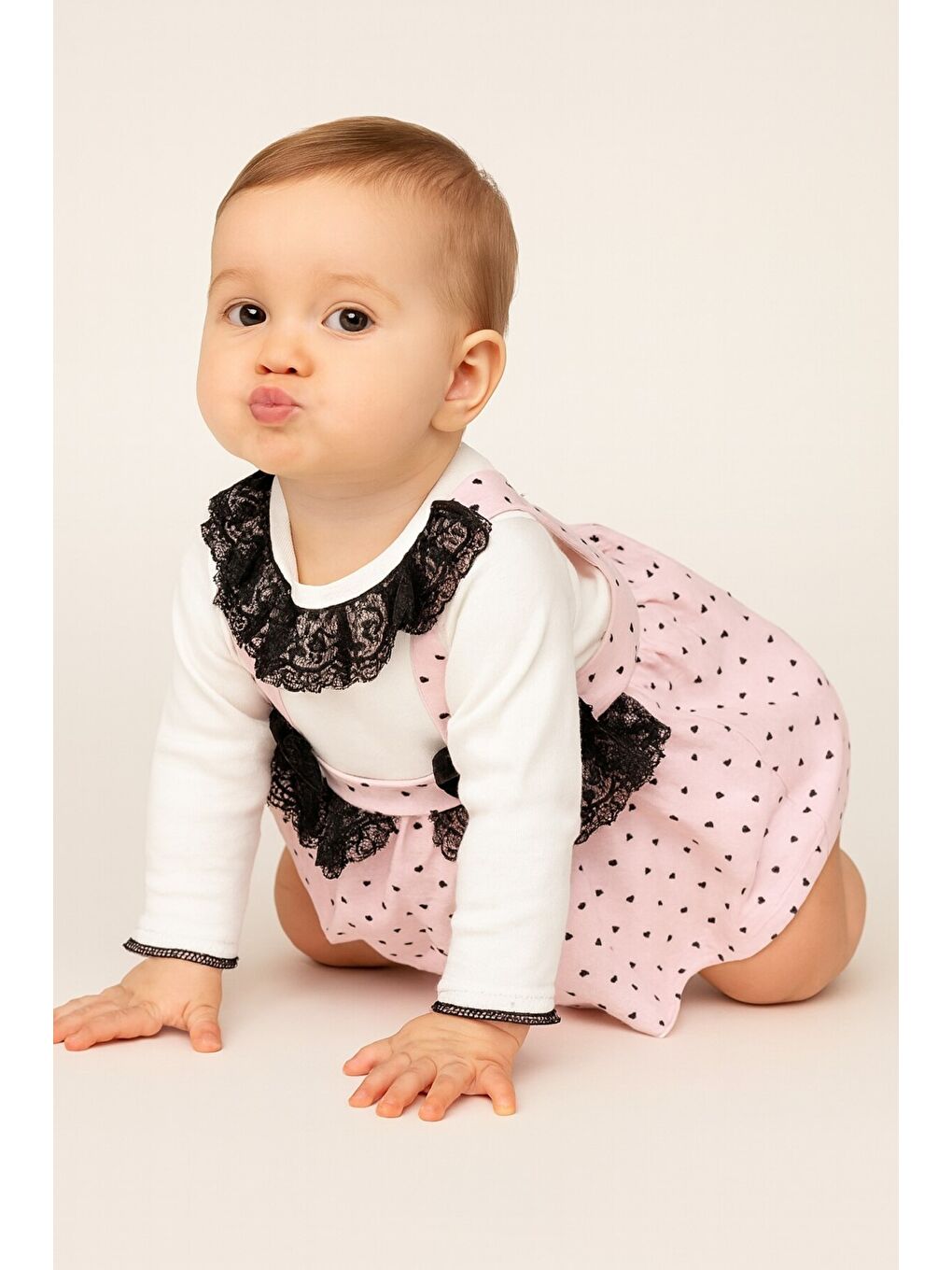 Pembe Kız Bebek Puantiyeli Desenli Dantelli Fiyonklu Askılı Elbise Takım-1