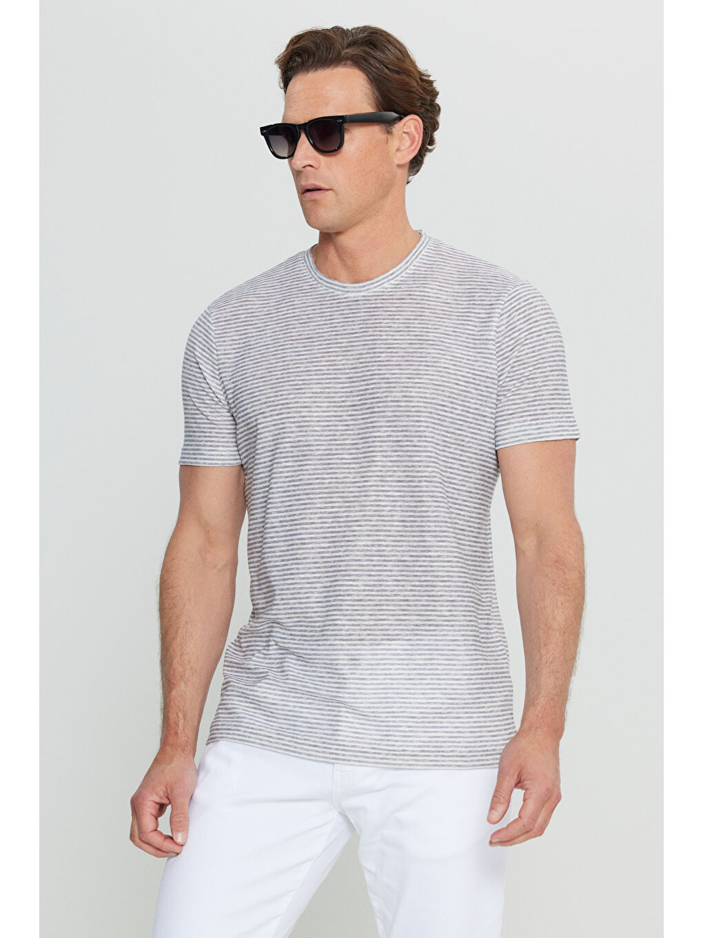 Erkek Beyaz-Lacivert Pamuklu Slim Fit Dar Kesim Bisiklet Yaka Çizgili Tişört