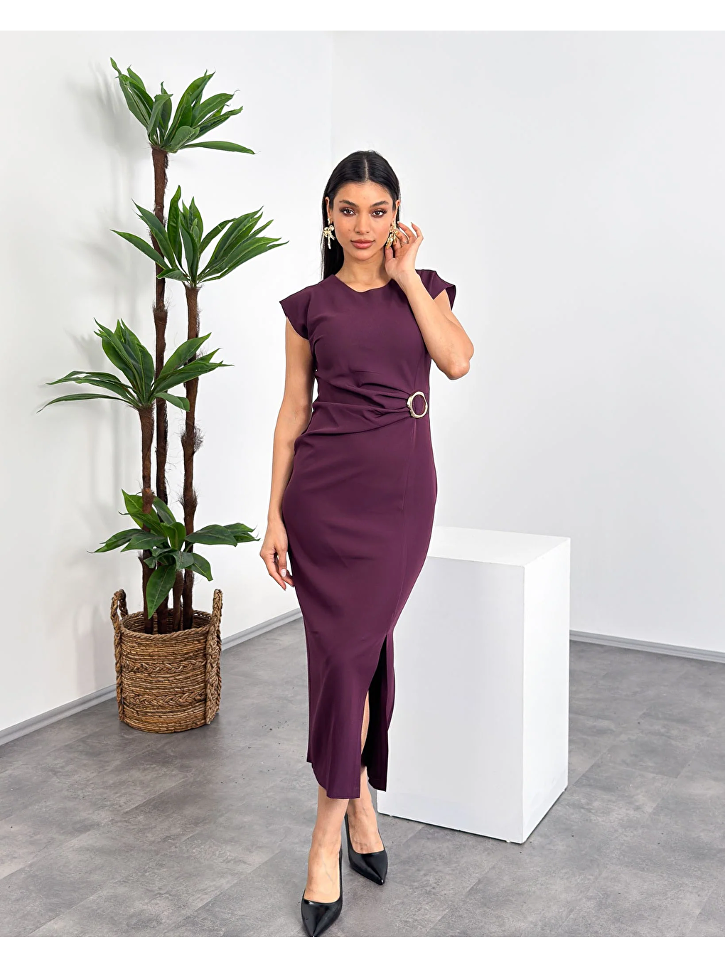 Mor Yuvarlak Yaka Toka Detaylı Kolsuz Diz Boy Tam Kalıp Kadın Elbise-1