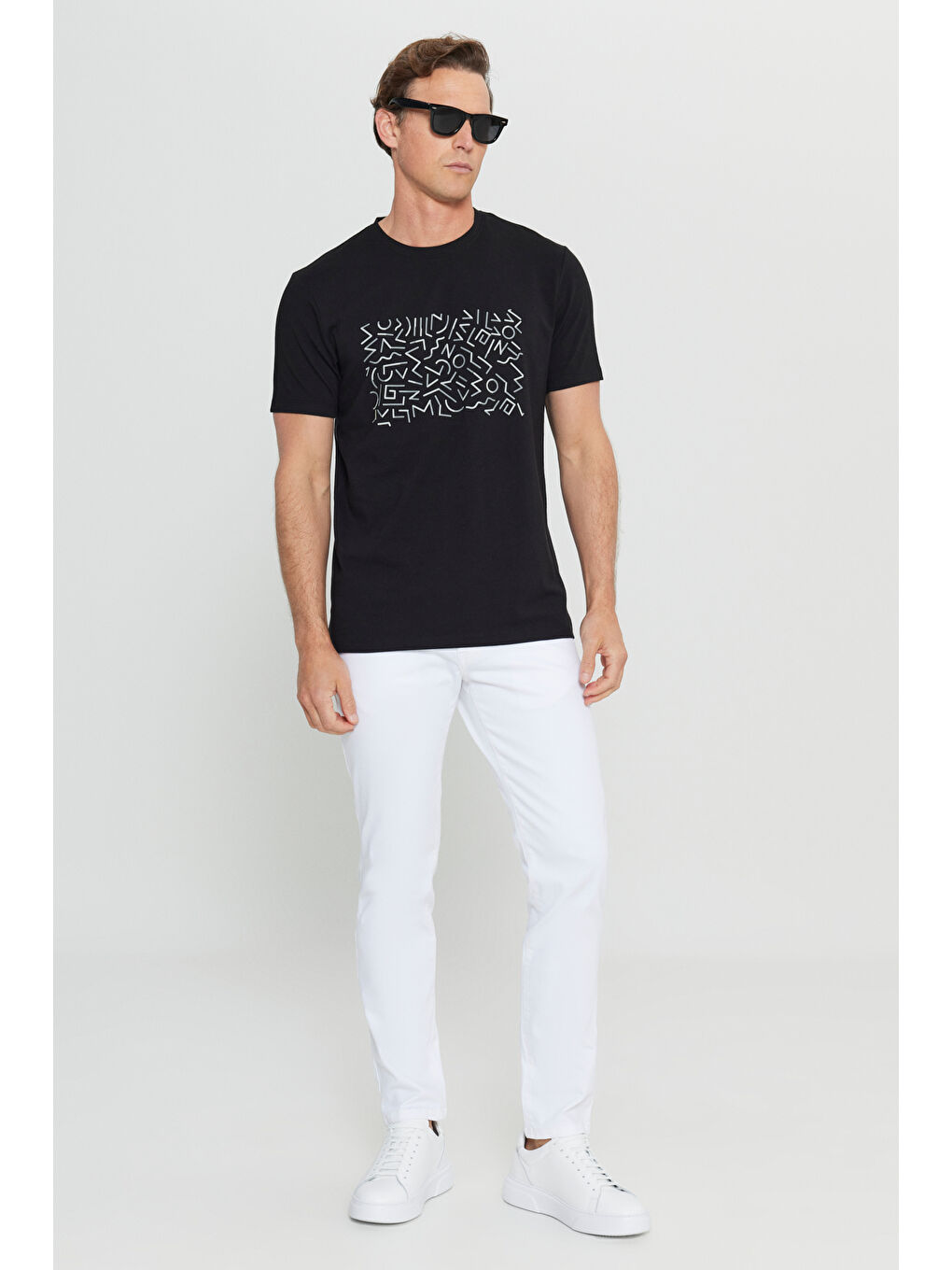 Erkek Siyah Pamuklu Slim Fit Dar Kesim Bisiklet Yaka Baskılı Esnek Tişört-1