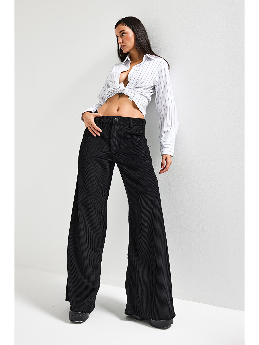 Kadın Siyah Renk 26w5-1 Palazzo Fit Fitilli Velvet Kadife Kumaş Pantolon-2