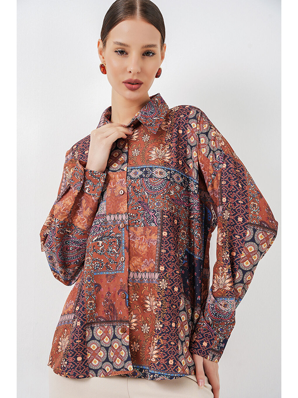 Kahverengi Kadın Oversize Desenli Saten Gömlek 20365 - Kiremit-2
