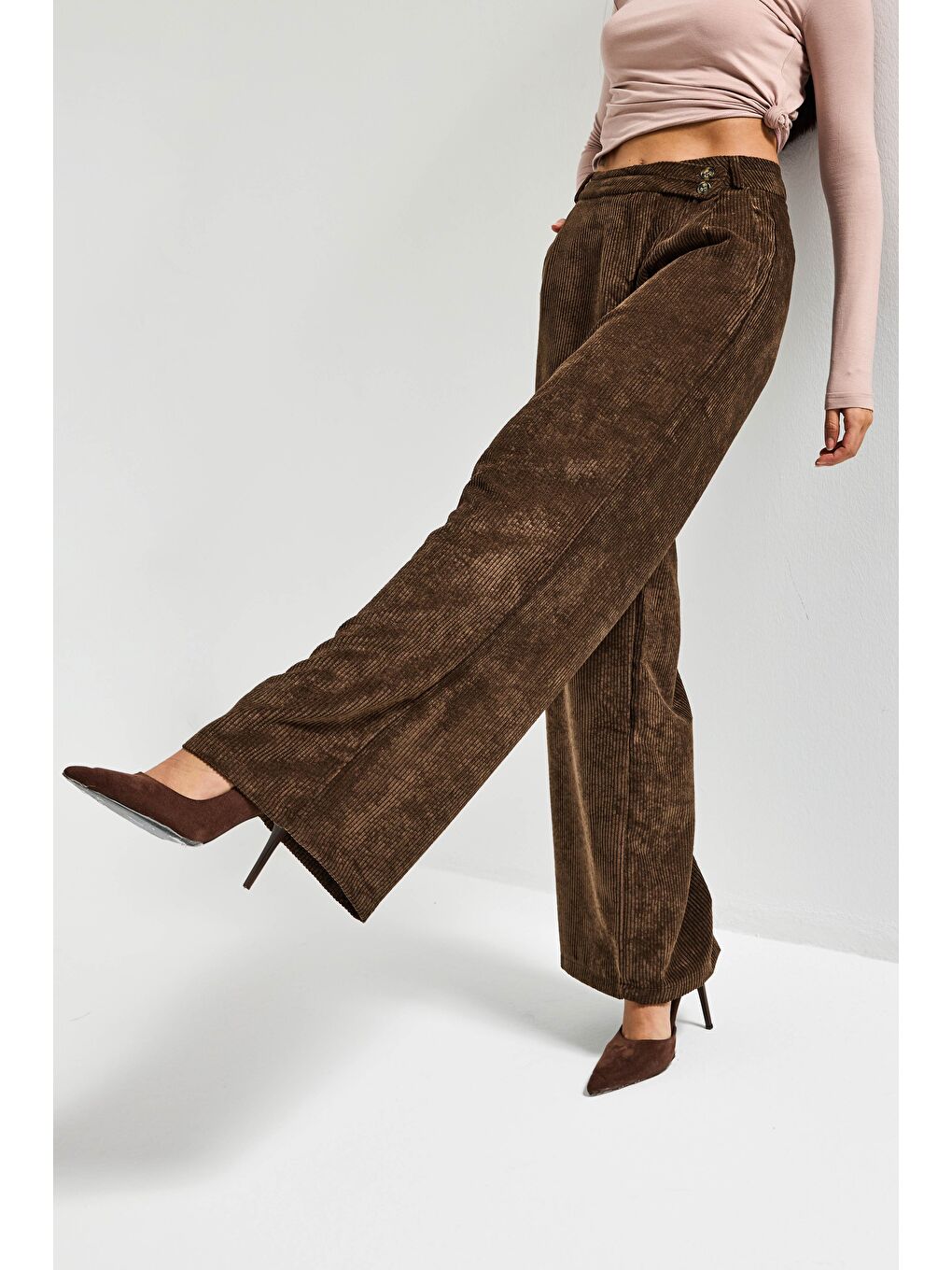 Kahverengi Kadın Kahve Renk w5-81 Palazzo Fit Kemer Detaylı Kalın Fitilli Velvet Kadife Kumaş Pantolon-2