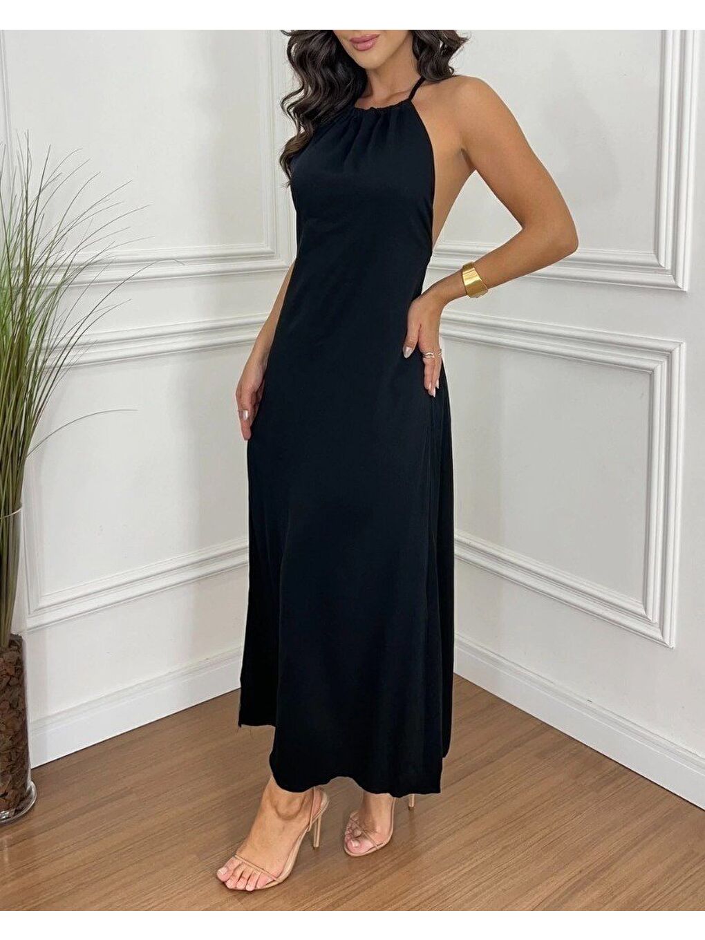Siyah Kadın Boyundan Askılı Halter Kollu Viskon Elbise