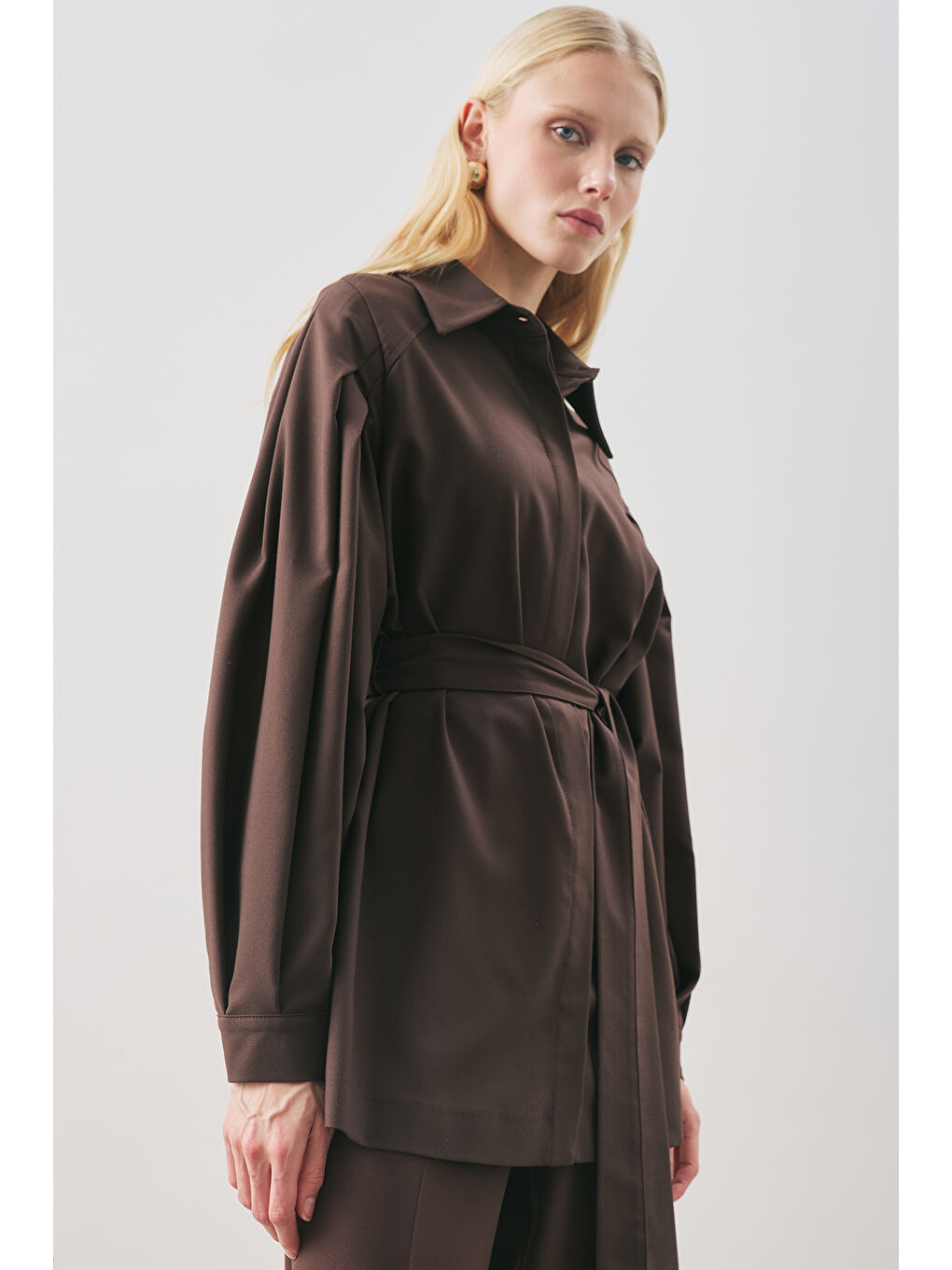 Kahverengi Geniş Kol Kemerli Gömlek Acı Kahve-4