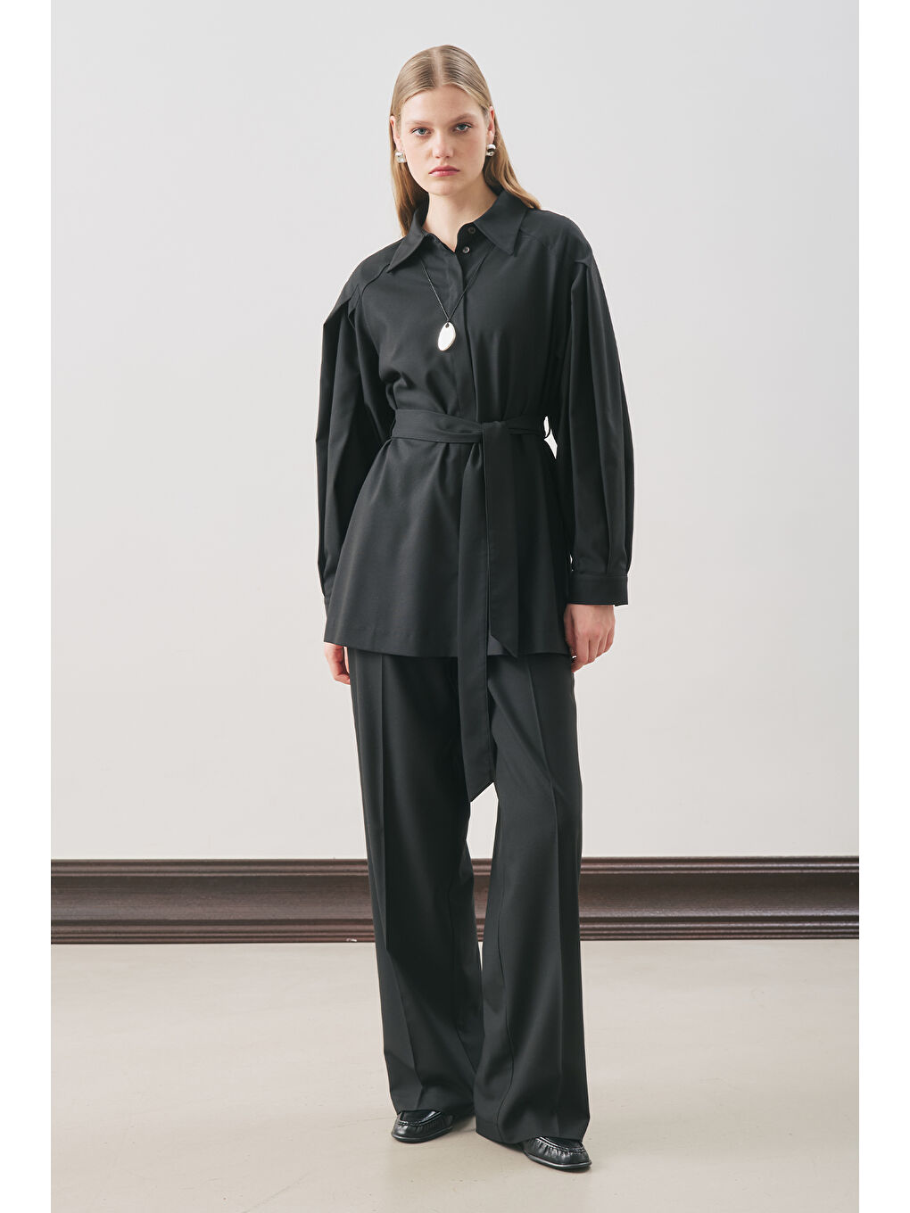 Geniş Kol Kemerli Gömlek Siyah-2