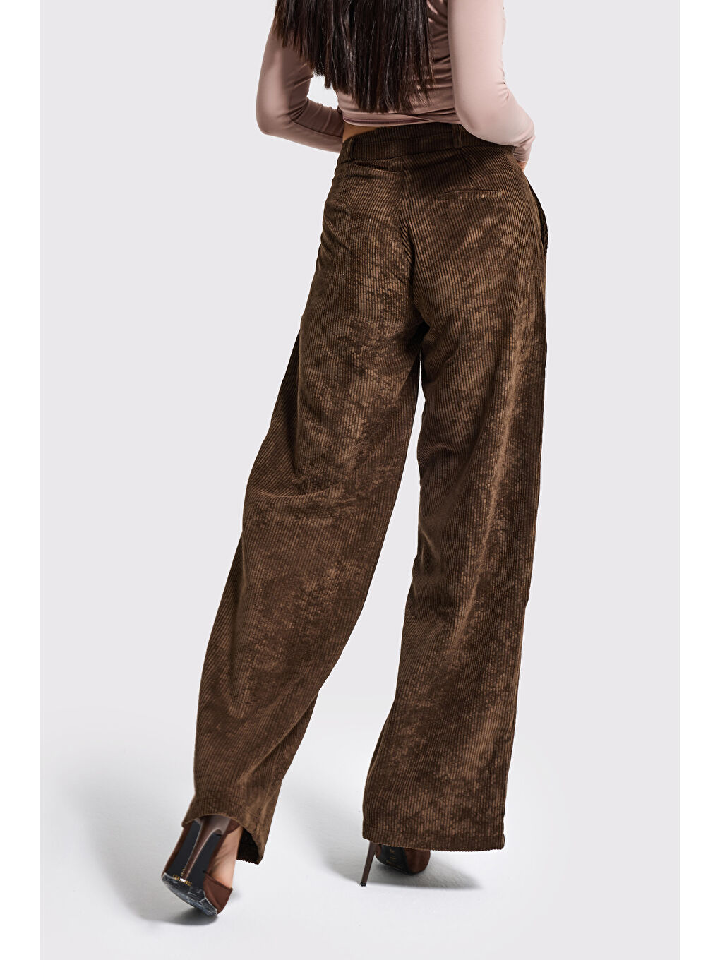 Kahverengi Kadın Kahve Renk w5-81 Palazzo Fit Kemer Detaylı Kalın Fitilli Velvet Kadife Kumaş Pantolon-4