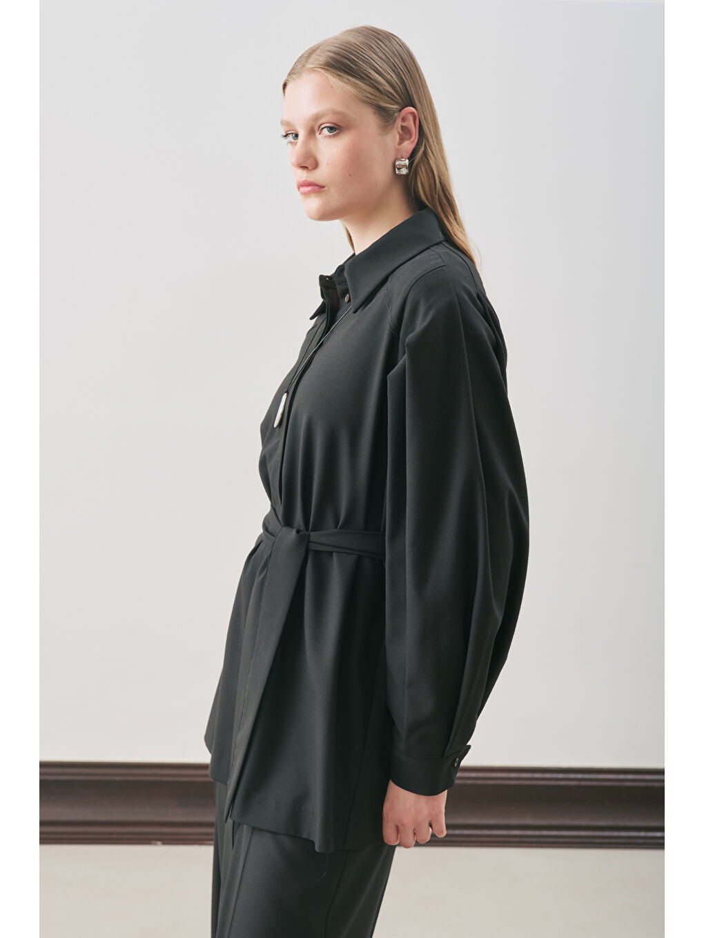 Geniş Kol Kemerli Gömlek Siyah-4