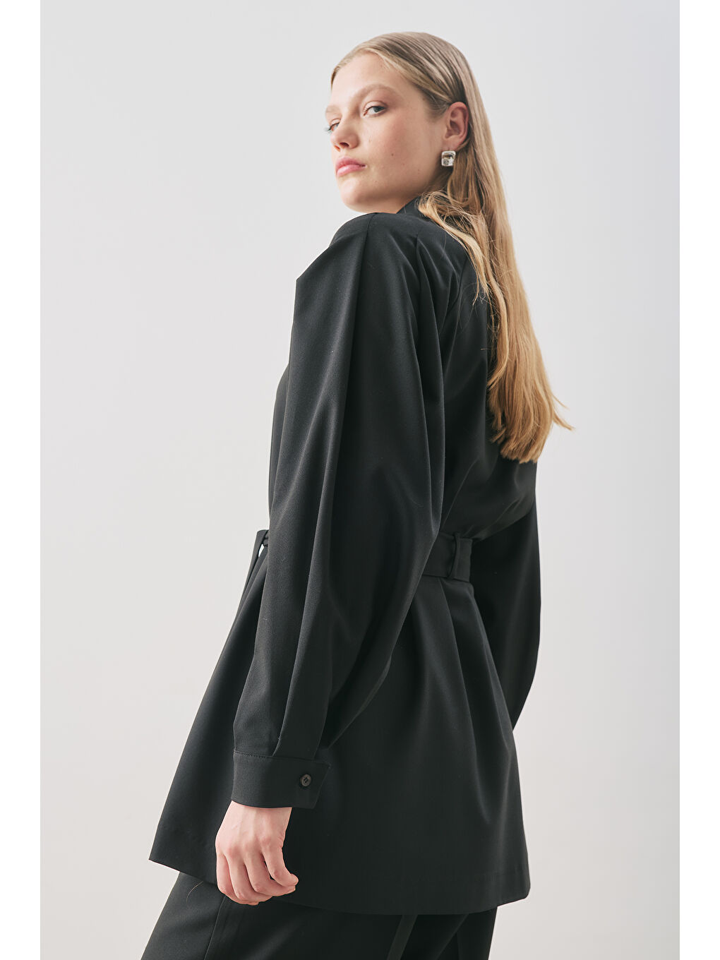 Geniş Kol Kemerli Gömlek Siyah-5