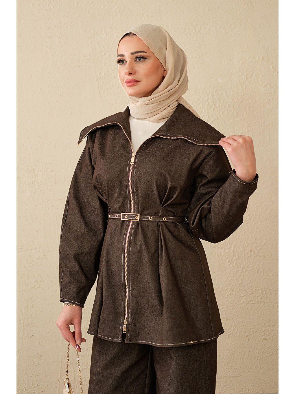 Kadın Bebe Yaka Kemer Bağlamalı Fermuarlı Pantolonlu Takım Kahverengi-1