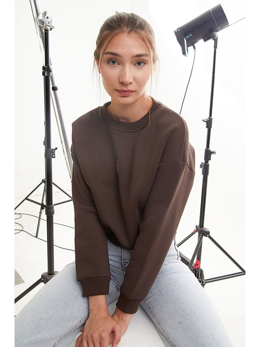 Kahverengi 3 İplik Ayıcık Nakışlı Bisiklet Yaka Sweatshirt-2