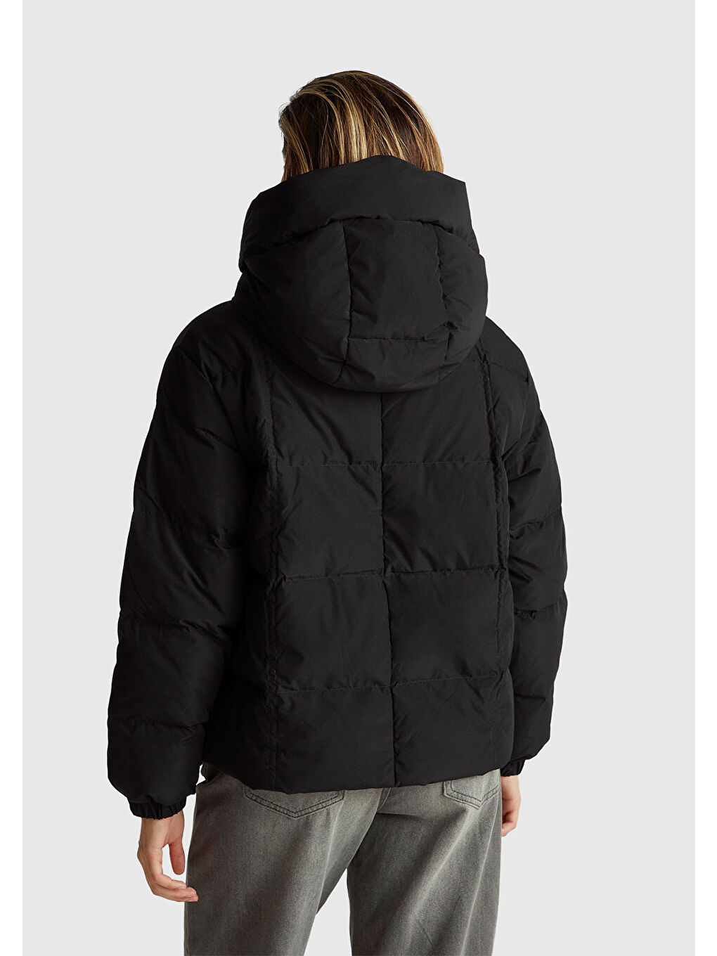 Kadın Siyah Kuş Tüyü Kapüşonlu Fermuarlı Kolu Lastikli Şişme Mont-2