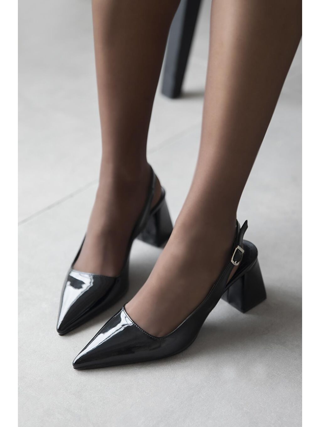 Stefan Kadın Rugan Topuklu Ayakkabı Siyah-1