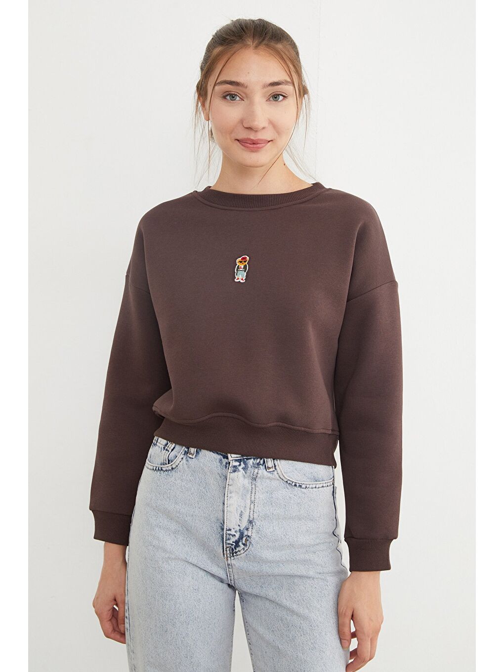 Kahverengi 3 İplik Ayıcık Nakışlı Bisiklet Yaka Sweatshirt-3