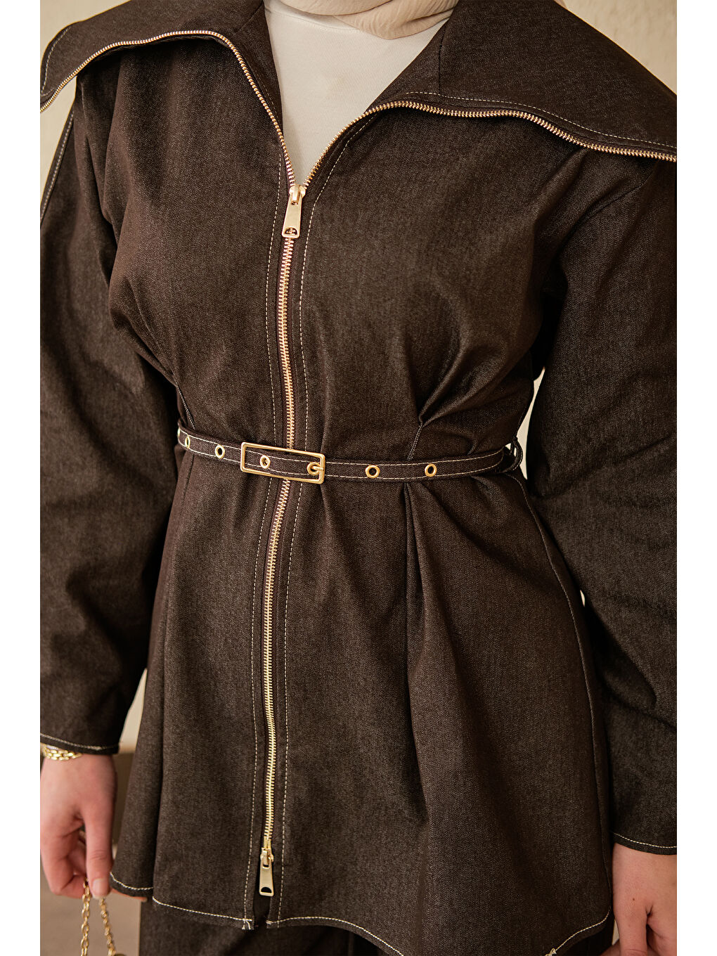 Kadın Bebe Yaka Kemer Bağlamalı Fermuarlı Pantolonlu Takım Kahverengi-3