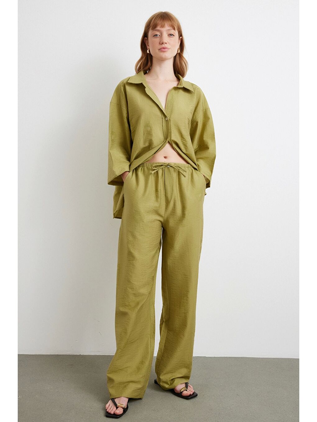 Arka Cepli Salaş Pantolon Yeşil-4