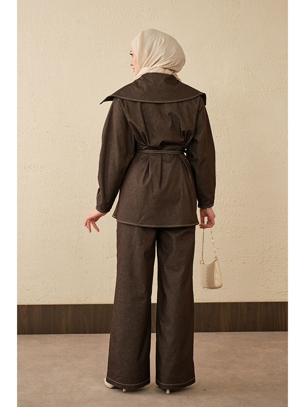 Kadın Bebe Yaka Kemer Bağlamalı Fermuarlı Pantolonlu Takım Kahverengi-4