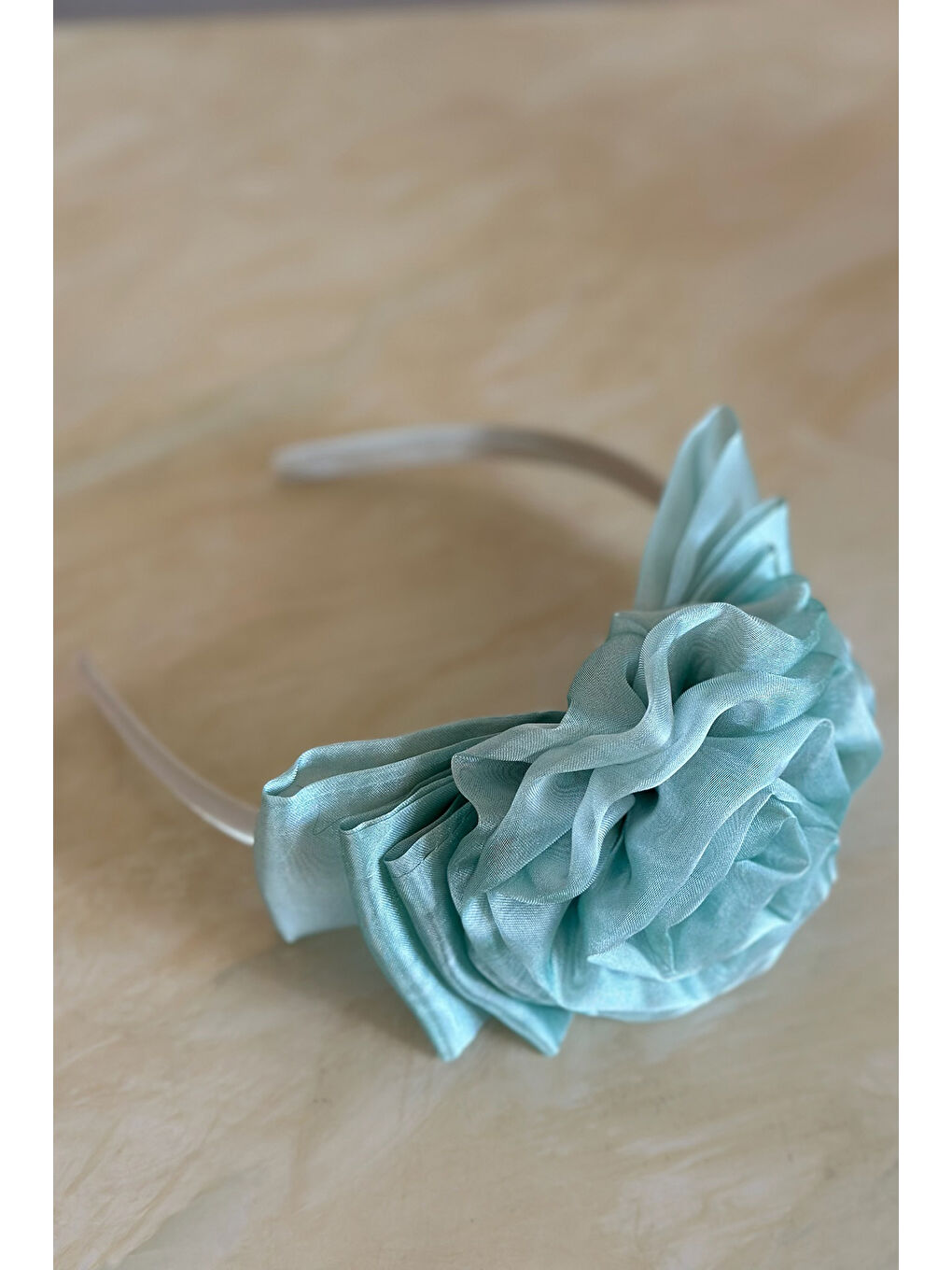 Yeşil Özel Tasarım Kız Çocuk Elbise, Çiçek ve İnci Detaylı, Kolu Fırfırlı, Taç Aksesuarlı_1025-1