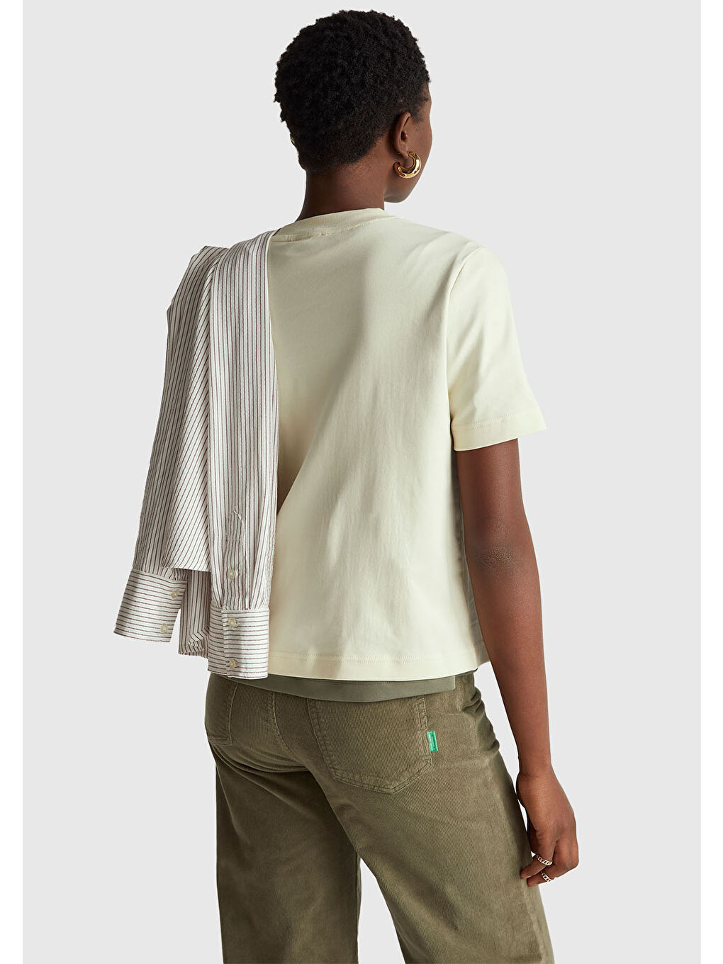 Ekru Kadın Krem %100 Pamuk Önü Çiçek İşlemeli Bisiklet Yaka T-Shirt-2