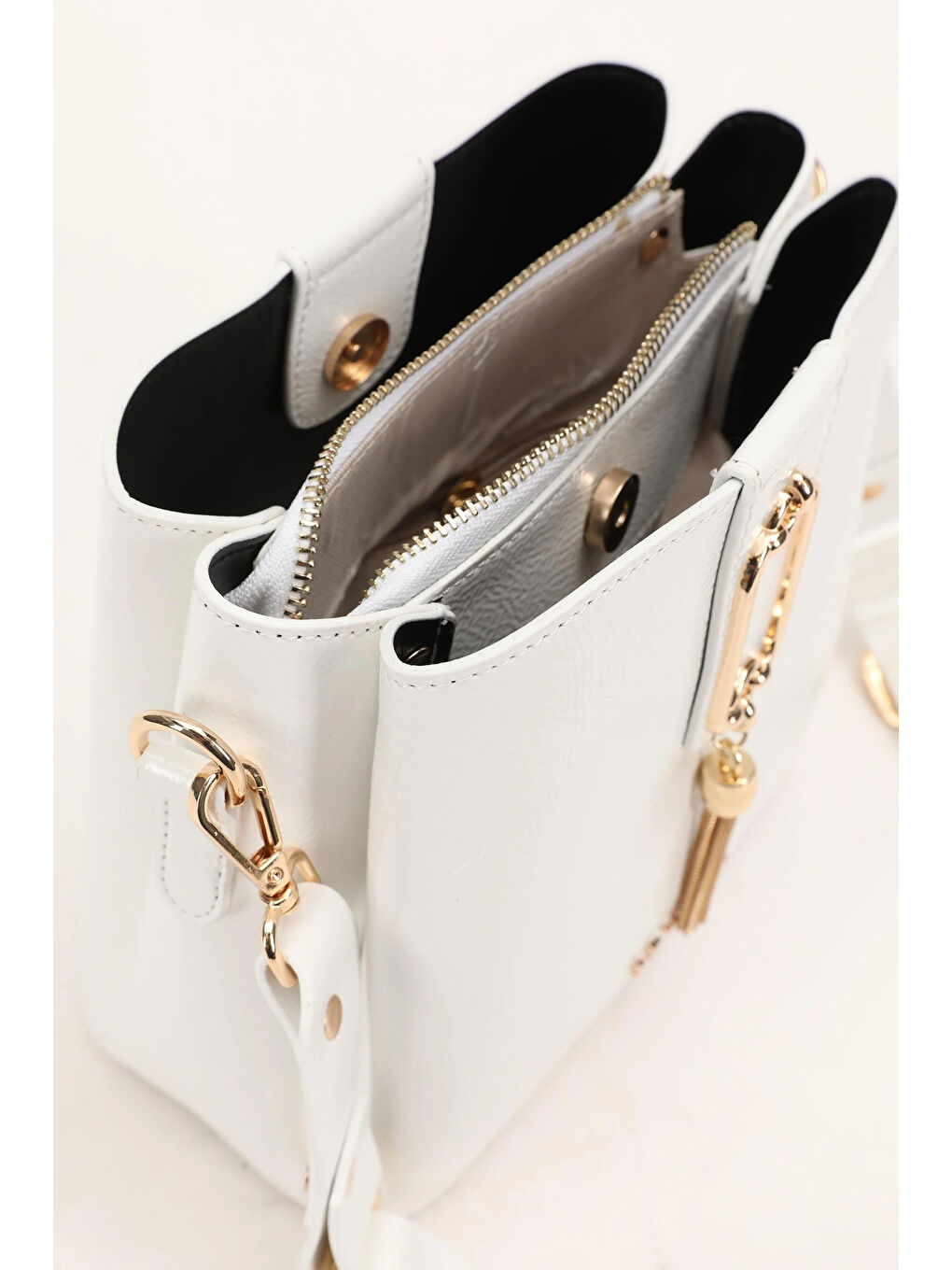 Beyaz Rugan Kadın Omuz Çantası 930126-4