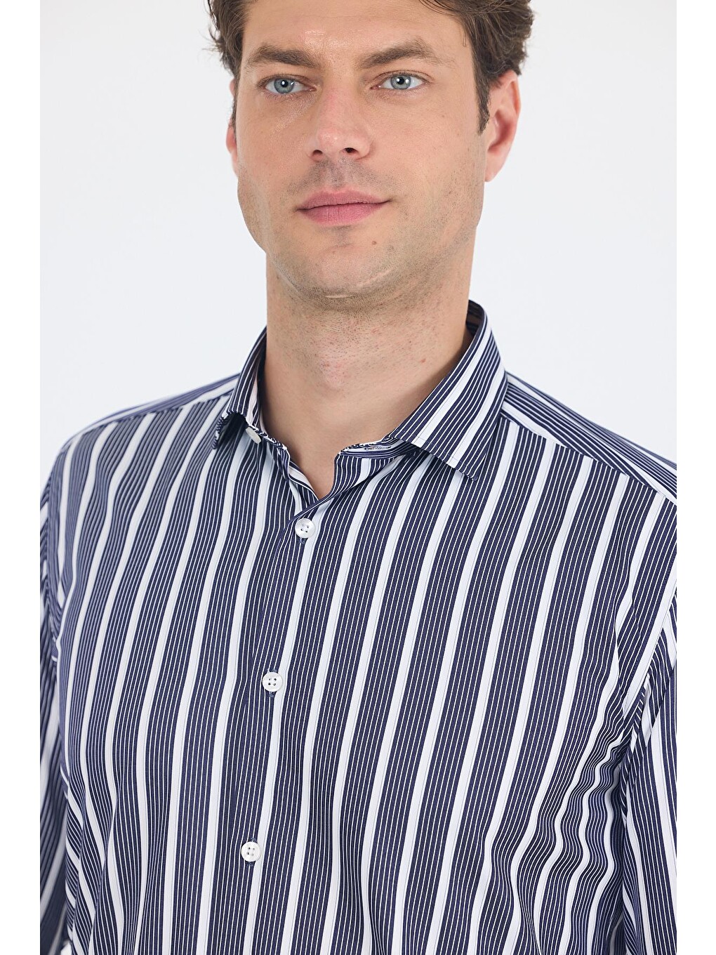 Koyu Lacivert Uzun Kol Yarım İtalyan Yaka Cepsiz Easy To Iron Slim Fit Esnek Gömlek 1004250228-3