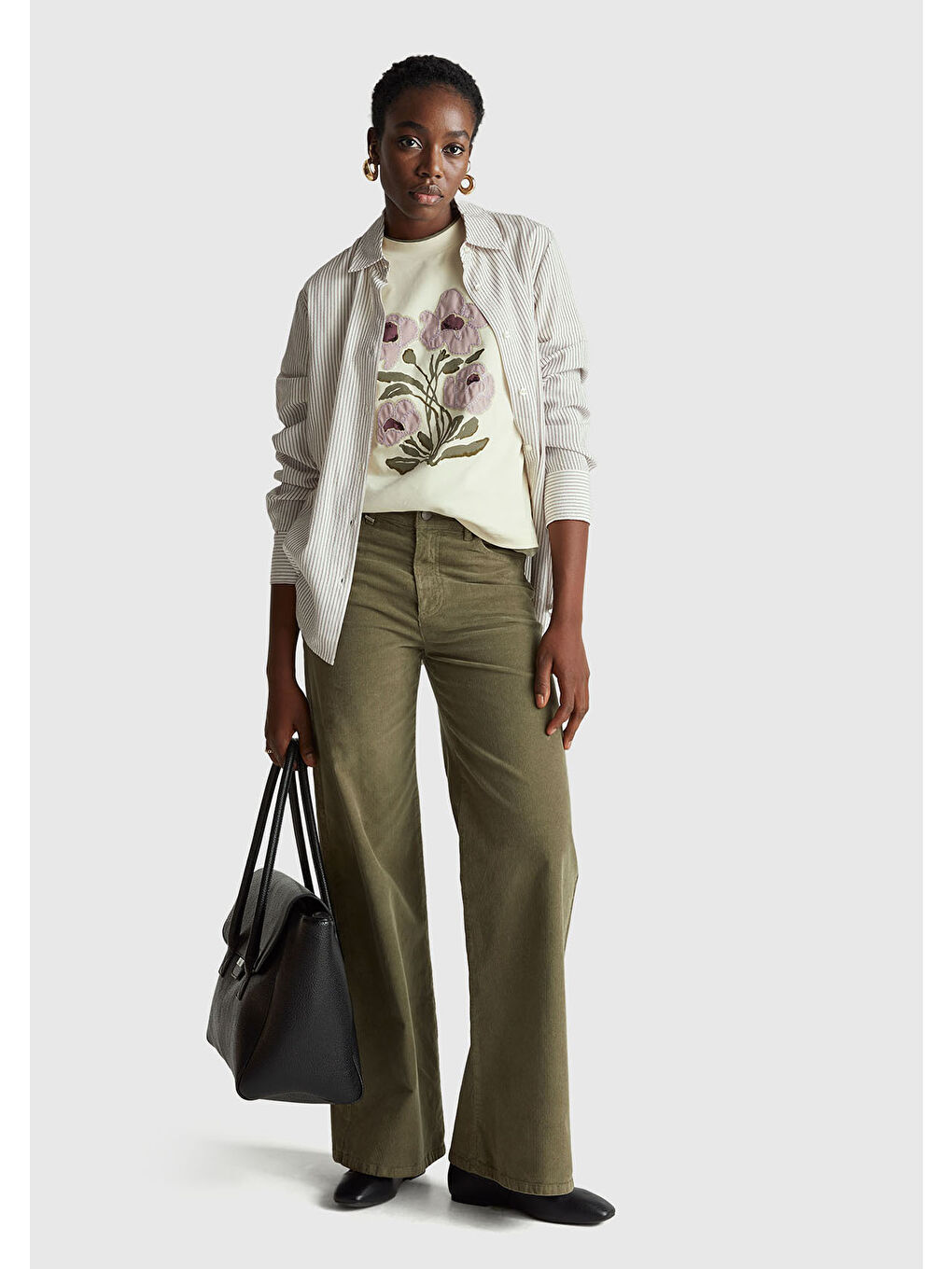 Ekru Kadın Krem %100 Pamuk Önü Çiçek İşlemeli Bisiklet Yaka T-Shirt-4