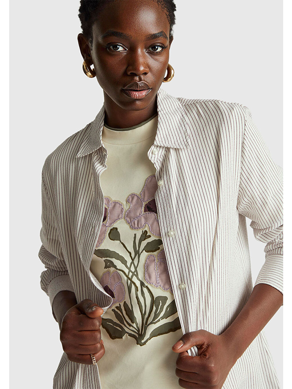 Ekru Kadın Krem %100 Pamuk Önü Çiçek İşlemeli Bisiklet Yaka T-Shirt-5