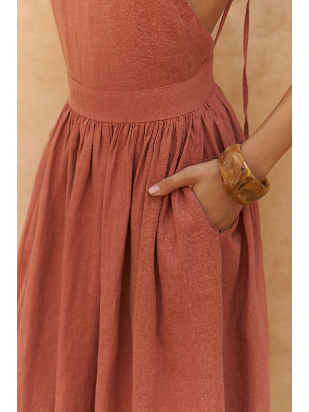 Kahverengi Eara Askılı Tarçın Uzun Keten Elbise-3