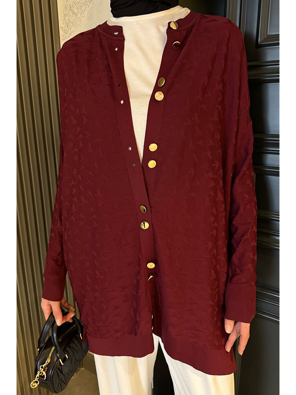 Bordo Düğme Detaylı Kendinden Desenli Tesettür Triko Hırka-5