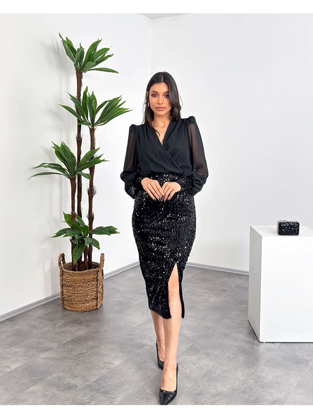 Gri Şifon Gömlek Detaylı Pul Payet Etekli Yırtmaçlı Kadın Elbise-1