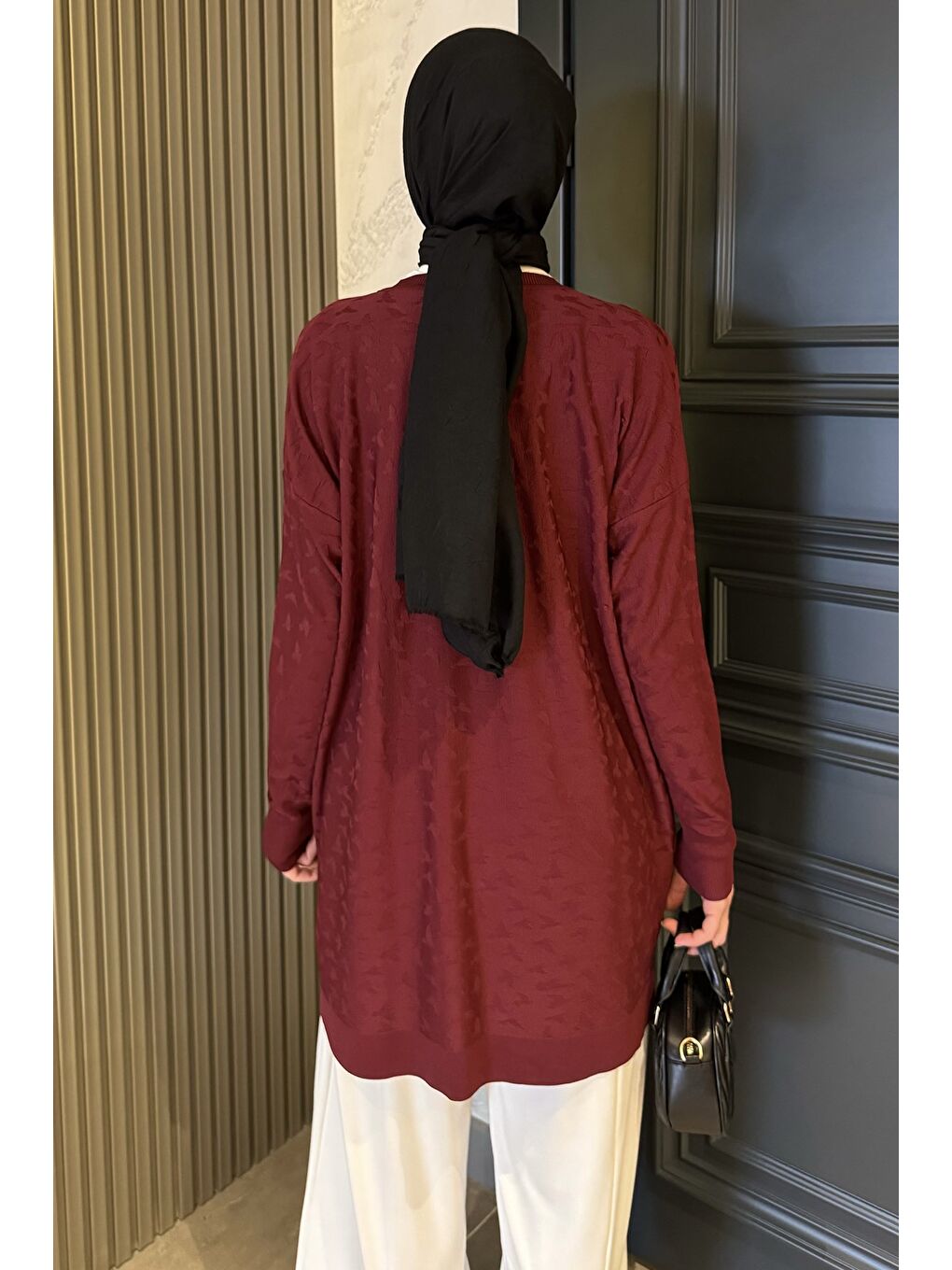 Bordo Düğme Detaylı Kendinden Desenli Tesettür Triko Hırka-7