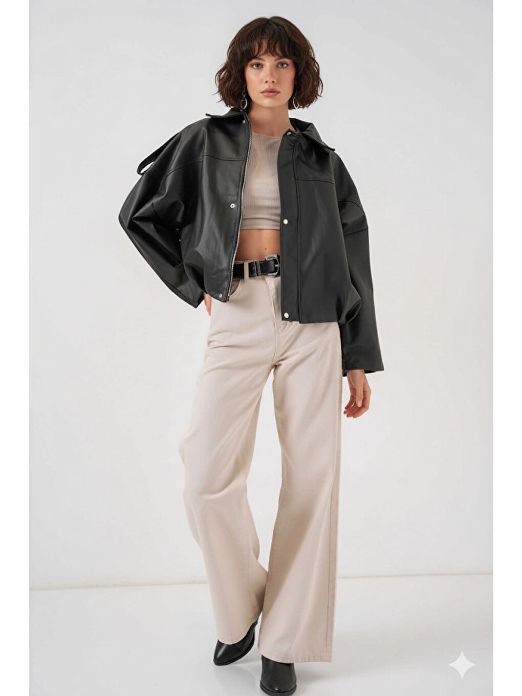 Kadın Siyah Oversize Fermuarlı ve Düğmeli Yandan Cepli Suni Deri Ceket HZL25W-BD110551-2