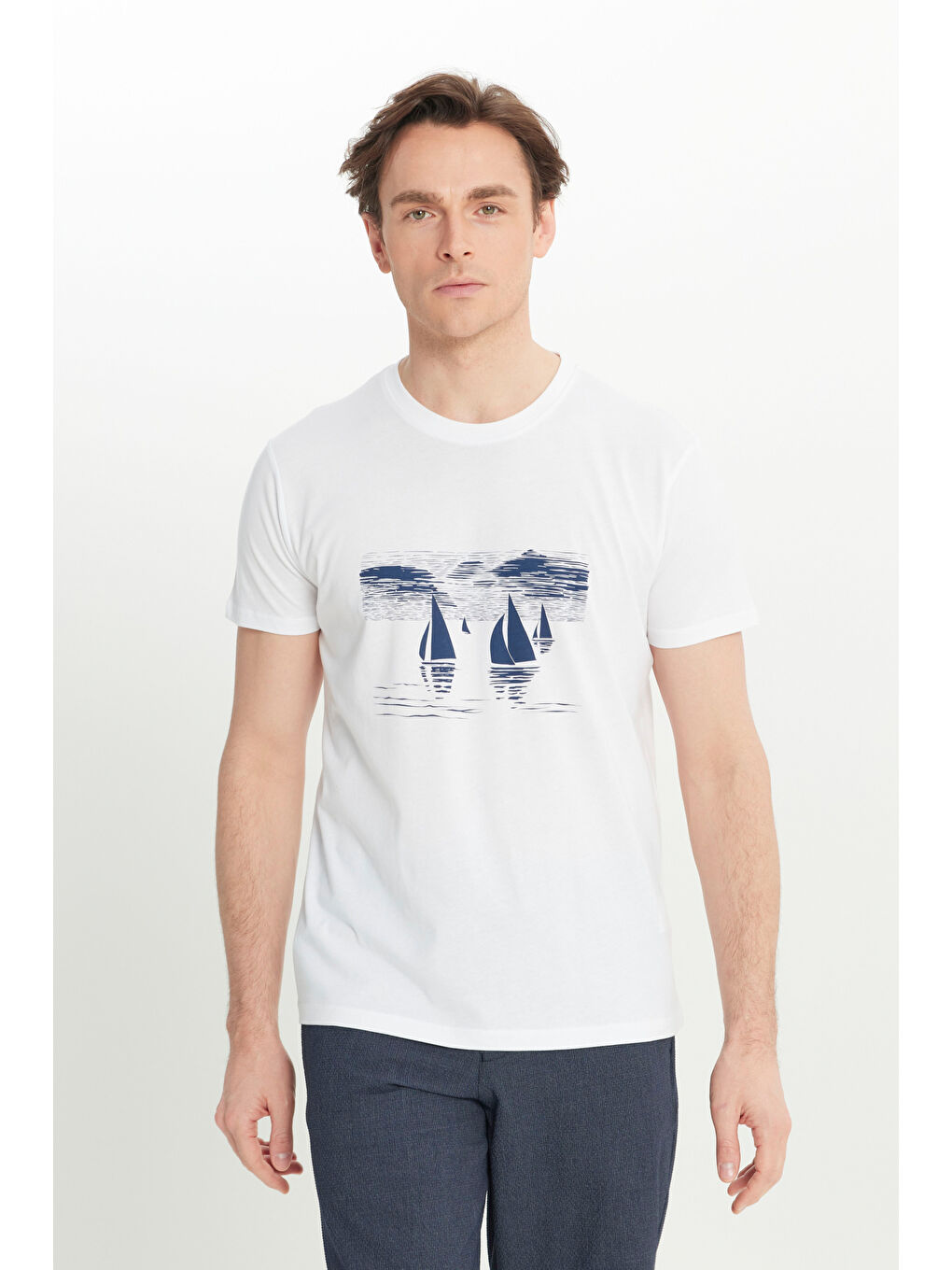 Erkek Beyaz Pamuklu Slim Fit Dar Kesim Bisiklet Yaka Baskılı Esnek Tişört