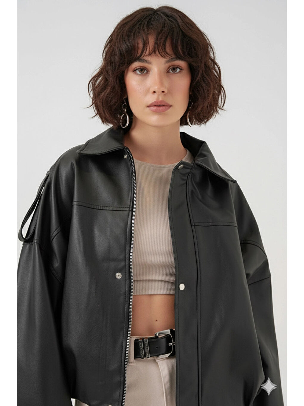 Kadın Siyah Oversize Fermuarlı ve Düğmeli Yandan Cepli Suni Deri Ceket HZL25W-BD110551-4