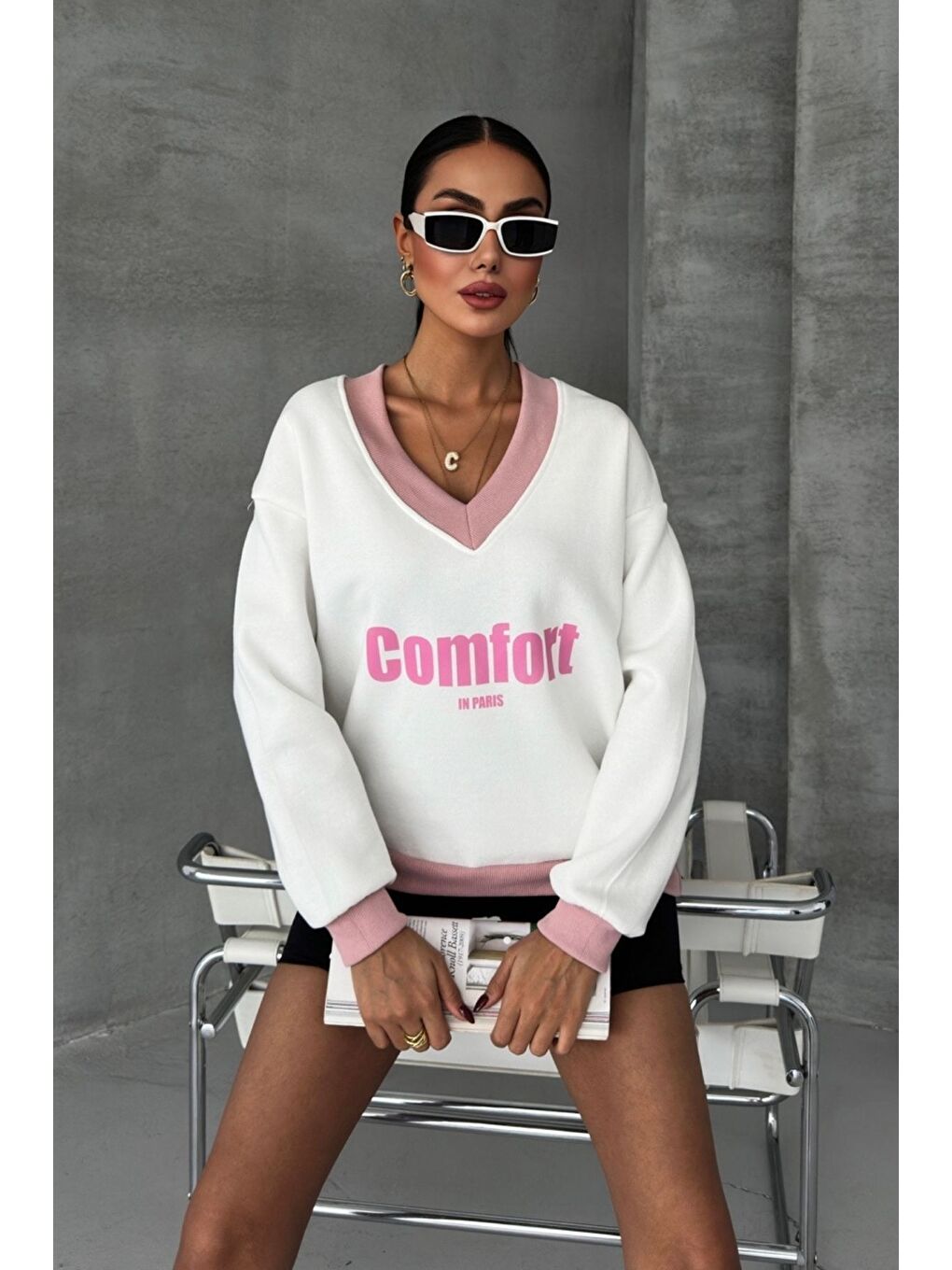 Trendseninle Kadın Beyaz Comfort In Paris Baskılı V Yaka Oversize New Sweatshirt - 1